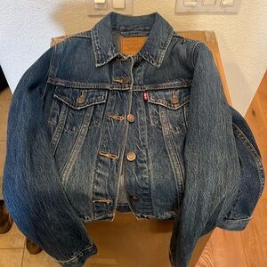 Brand new Levi’s denim jacket small
Never worn denim blue jacket